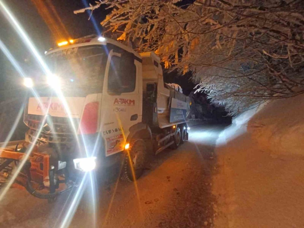Kartepe Kayak Merkezi’nde hafta sonu yoğunluğu! Araçlar yolda mahsur kaldı