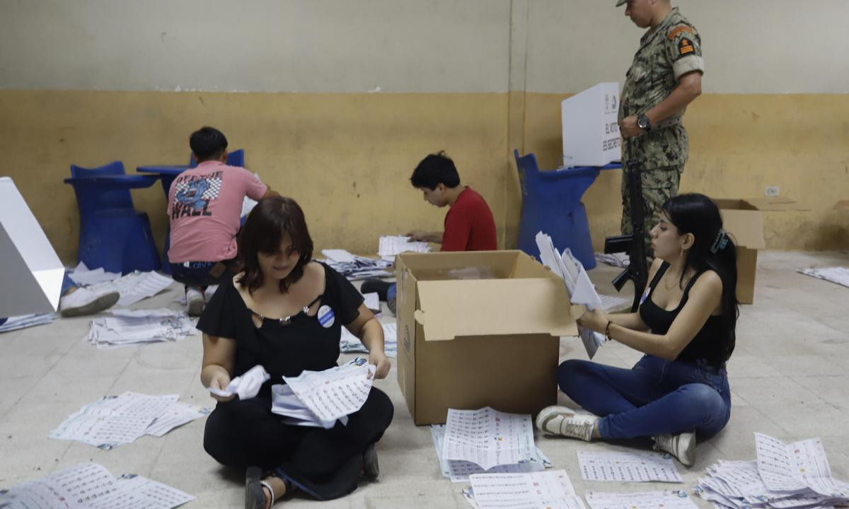 recuento-de-votos-en-las-elecciones-presidenciales-de-ecuador.jpeg