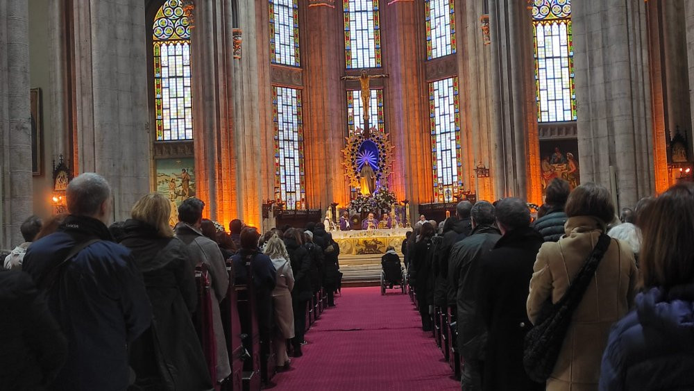 İtalyan şefinin oğlu bıçaklı saldırıda hayatını kaybetmişti! Törende aileye teselli duaları