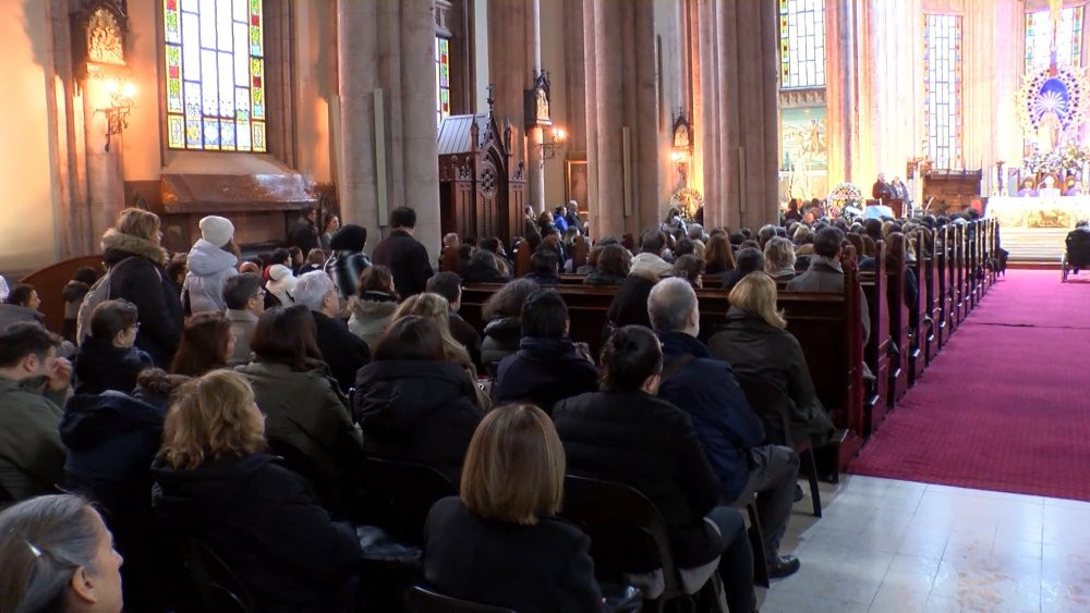 İtalyan şefinin oğlu bıçaklı saldırıda hayatını kaybetmişti! Törende aileye teselli duaları