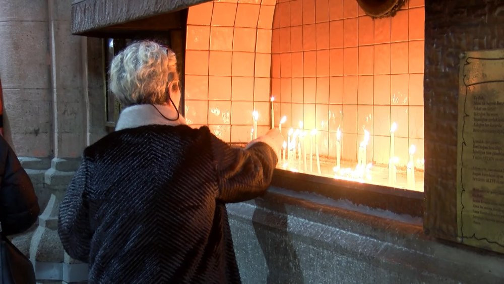 İtalyan şefinin oğlu bıçaklı saldırıda hayatını kaybetmişti! Törende aileye teselli duaları