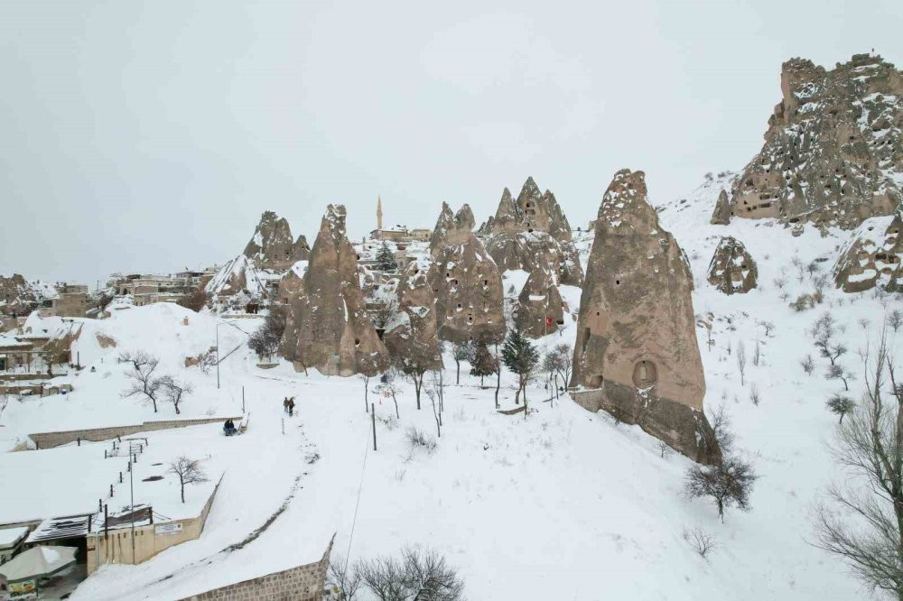 Kapadokya'da deve ve at safarisi