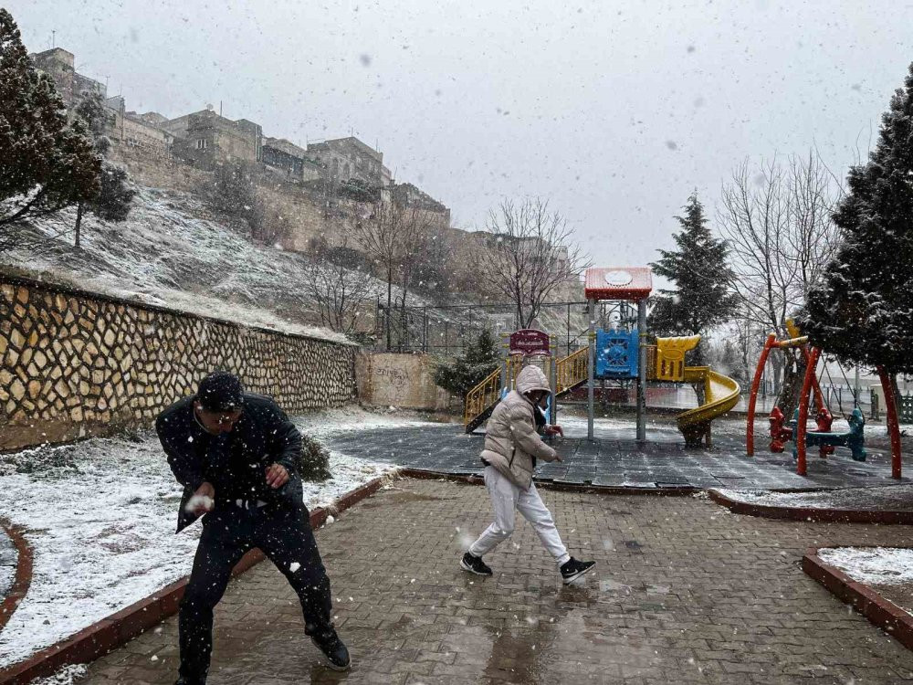 Mardin beyaza büründü