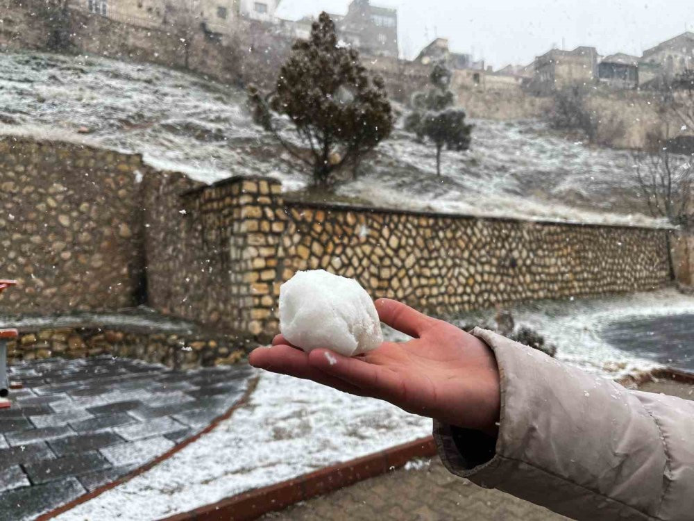 Mardin beyaza büründü