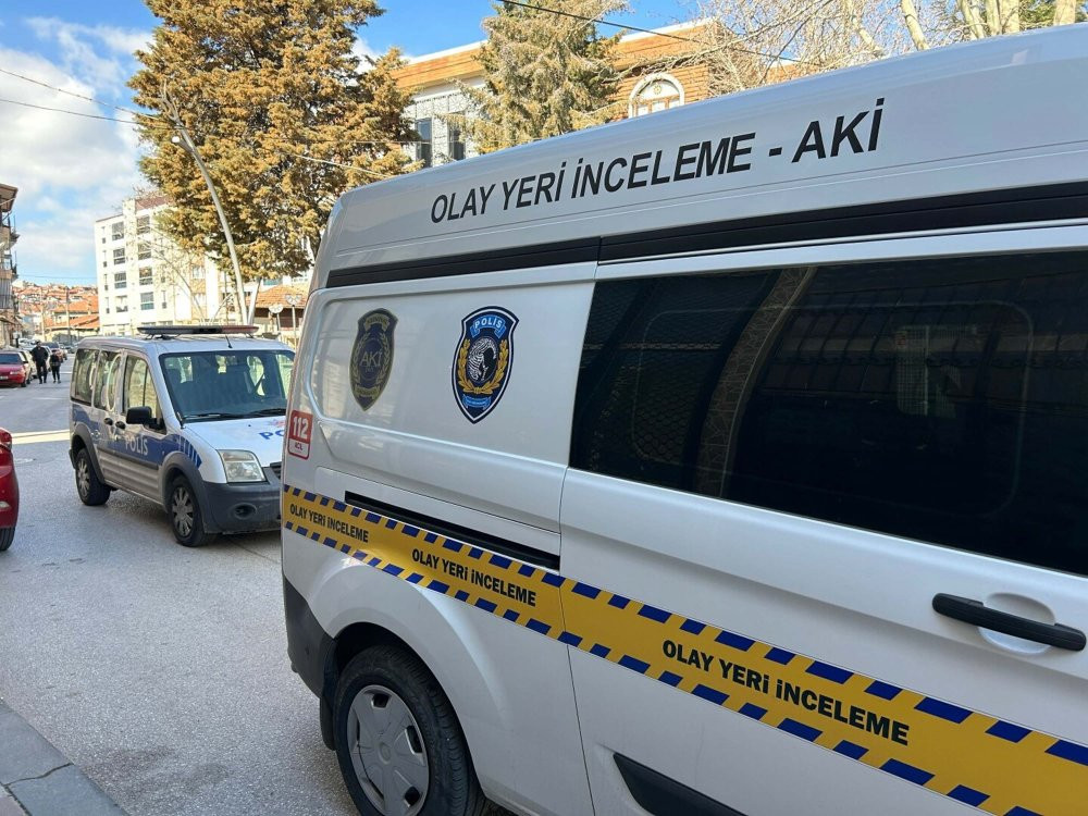 Oğlu tarafından sırtından bıçaklandı!