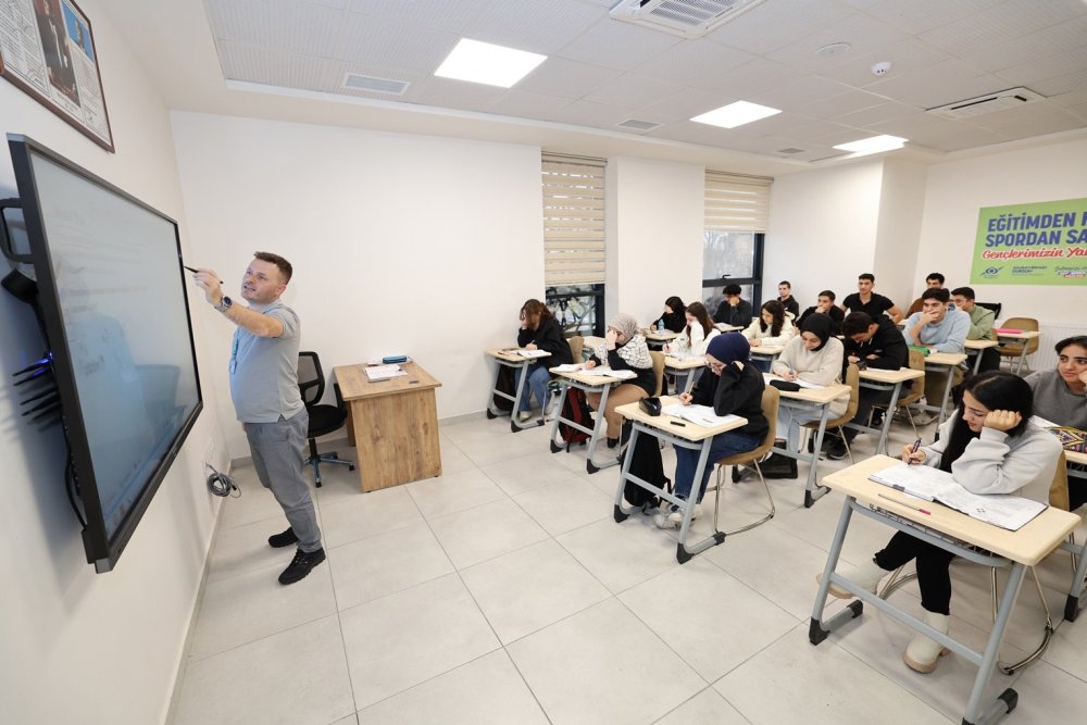 Aşık Veysel Kültür Merkezi birçok alanda hizmet veriyor