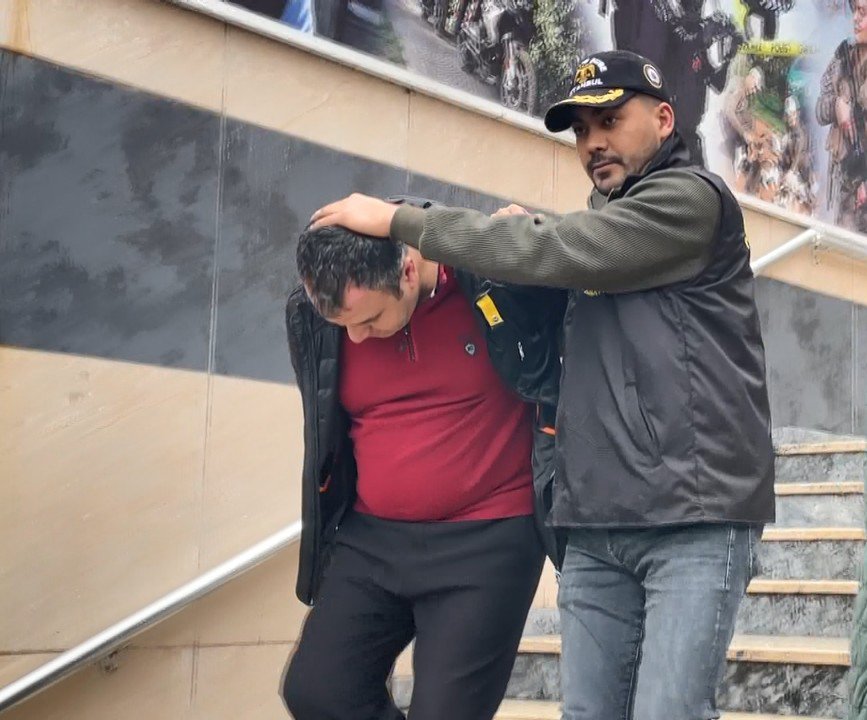 İstanbul'da kaban çalan 5 hırsız polisten kaçamadı