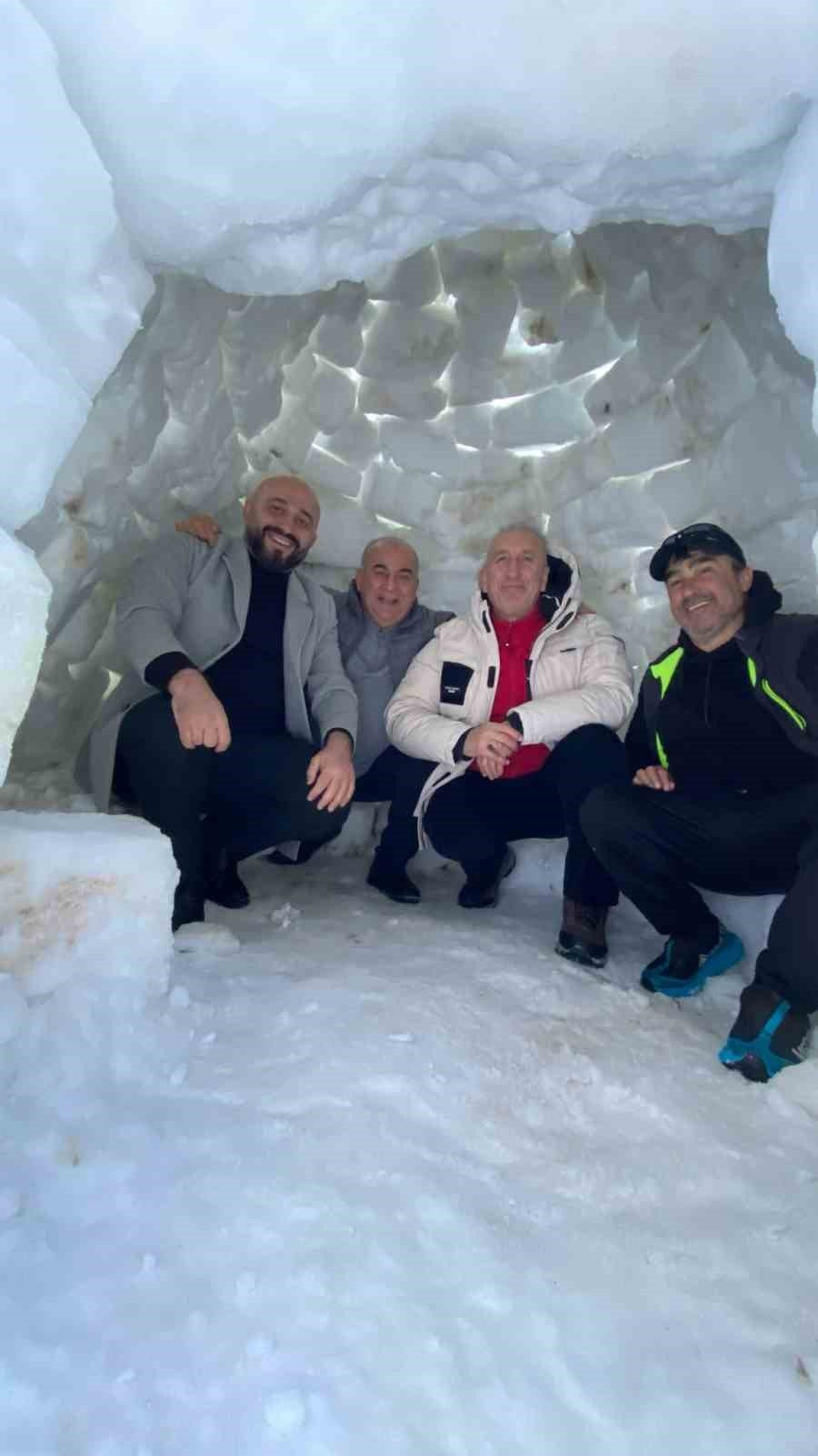 Rizeliler kardan evi ilgi gördü