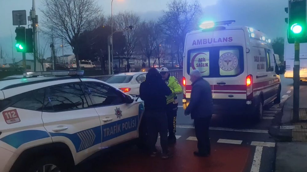 Şişli'de İETT otobüsü park halindeki cipe çarptı: 2 yaralı