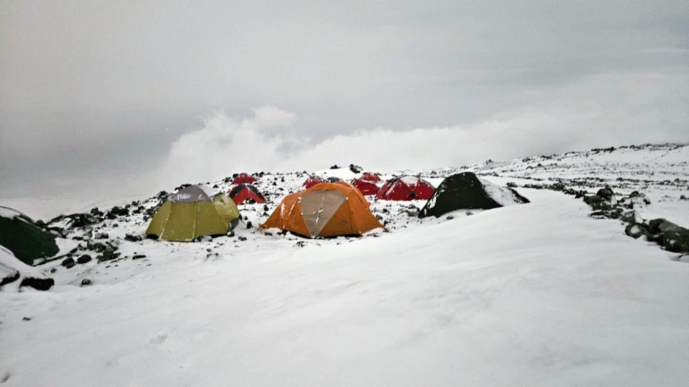 33 dağcı, Ağrı Dağı'na tırmanışa geçti