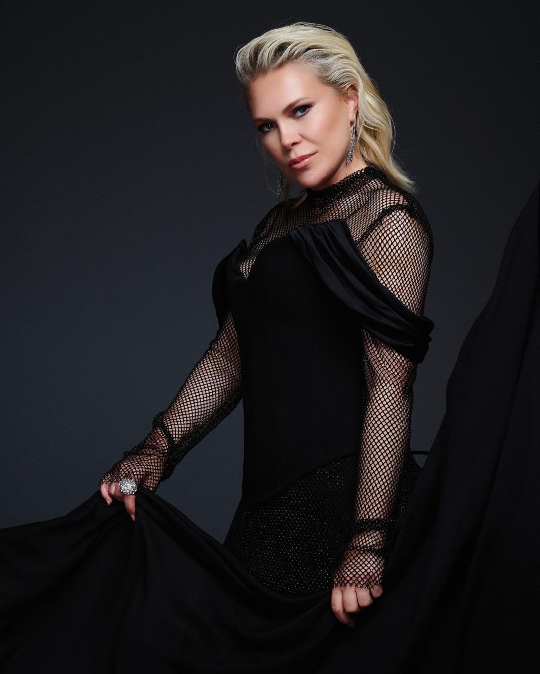 demet-tekinden-bir-cover-turku-daha.jpg