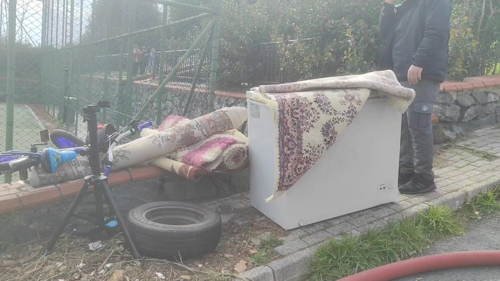 Sarıyer'de 2 katlı binada çıkan yangın söndürüldü