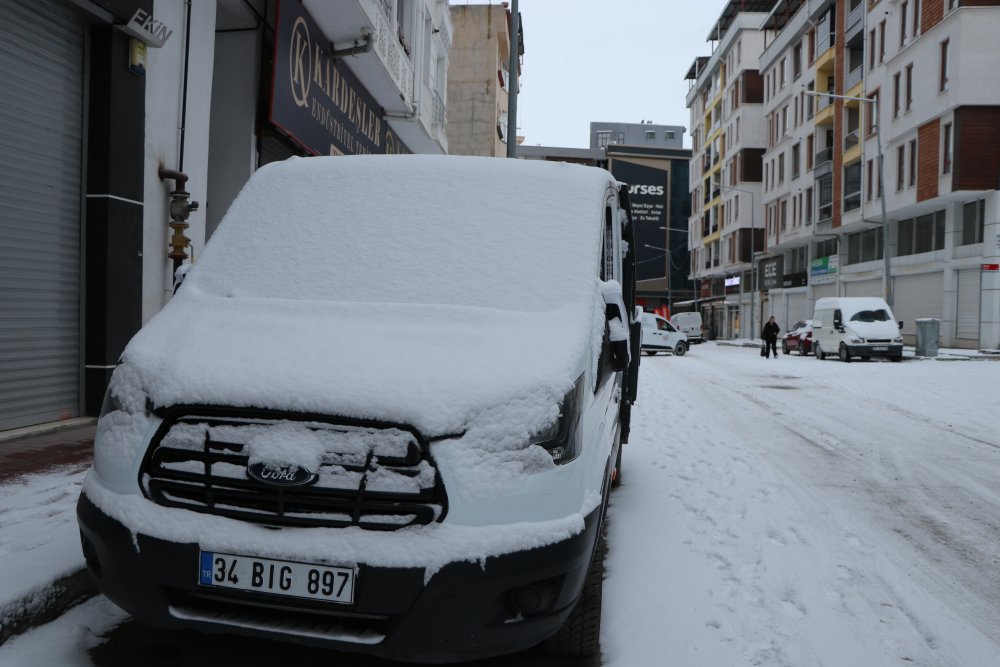 Van'da eğitime bir gün ara