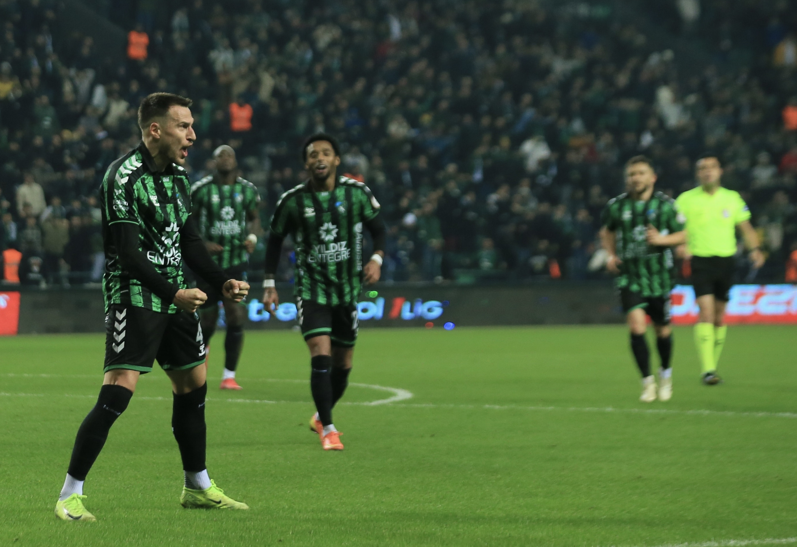 aa-20250215-37066620-37066618-kocaelispor-ahlatci-corum-fk.jpg