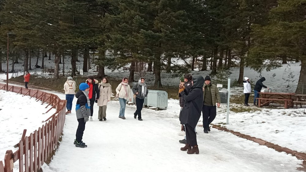 Gölcük Tabiat Parkı ziyaretçi akınına uğradı