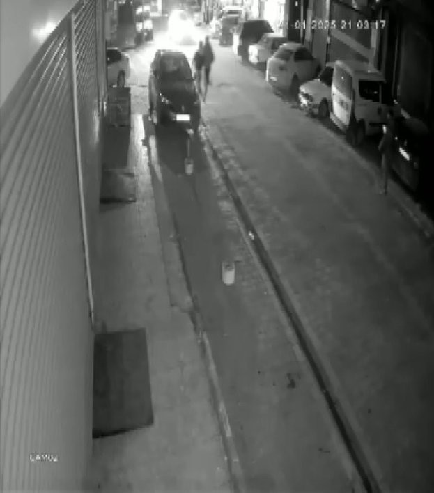 Harç çetesinin lideri kadın çıktı! Yere yatırıp ters kelepçe takıldı