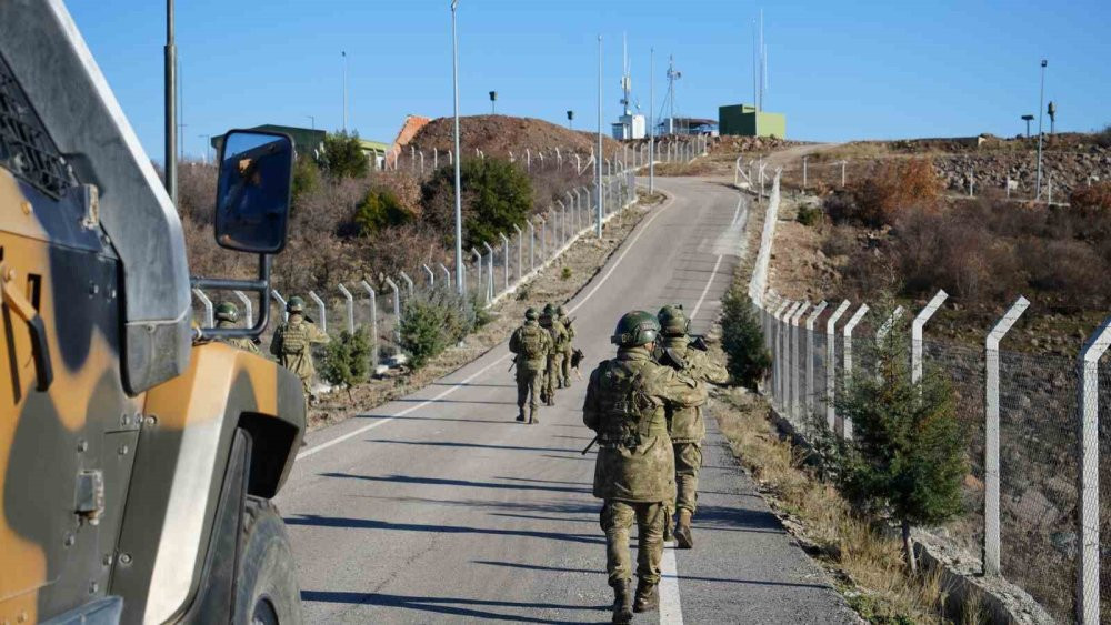 Sınır hattında yerli ve milli sistemler görevde! Mehmetçik 24 saat teyakkuzda