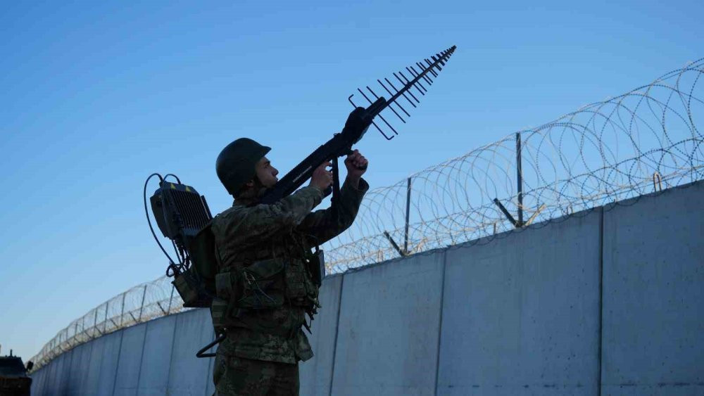 Sınır hattında yerli ve milli sistemler görevde! Mehmetçik 24 saat teyakkuzda