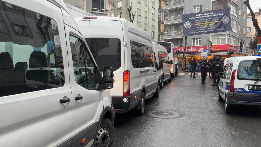 50 yıllık semt pazarı kapatıldı! Pazarcı esnafın yürüyüşü engellendi