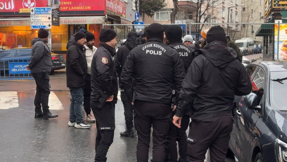 50 yıllık semt pazarı kapatıldı! Pazarcı esnafın yürüyüşü engellendi