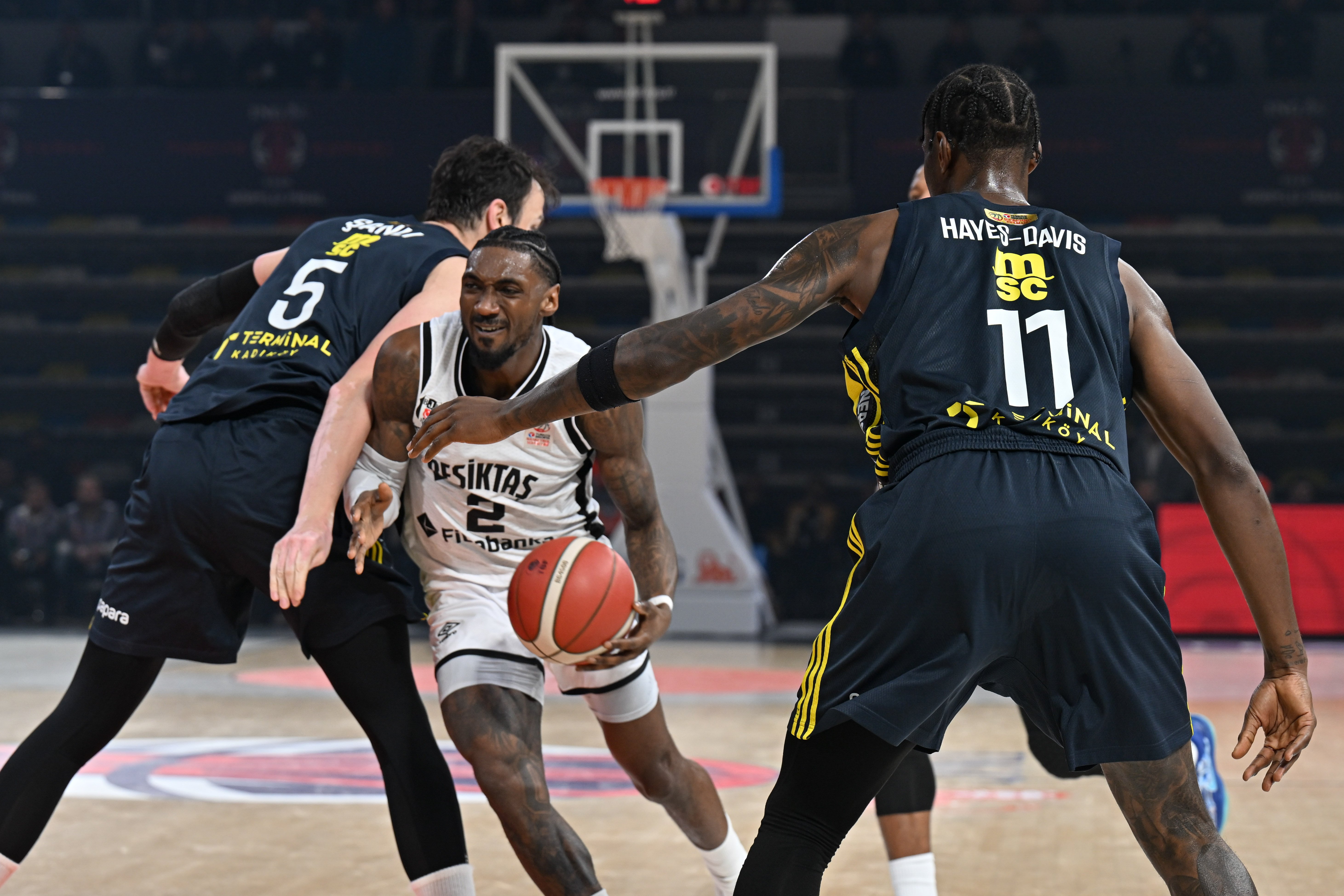 aa-20250216-37072395-37072389-fenerbahce-beko-v-besiktas-fibabanka-basketball-ing-turkish-cup-final.jpg