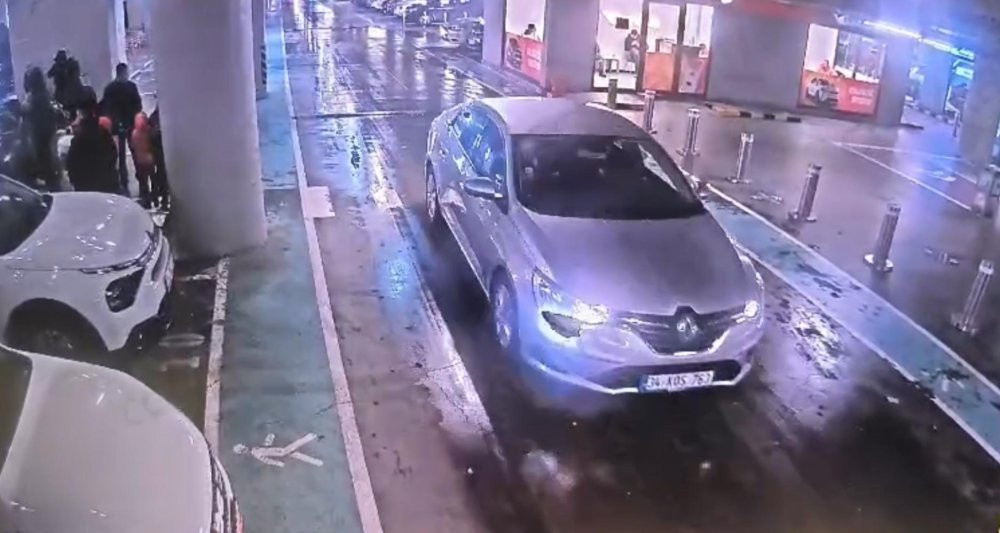 Alıcıyken ‘satıcı’ duruma düştüler! Beşiktaş’ta uyuşturucu alırken yakalandı