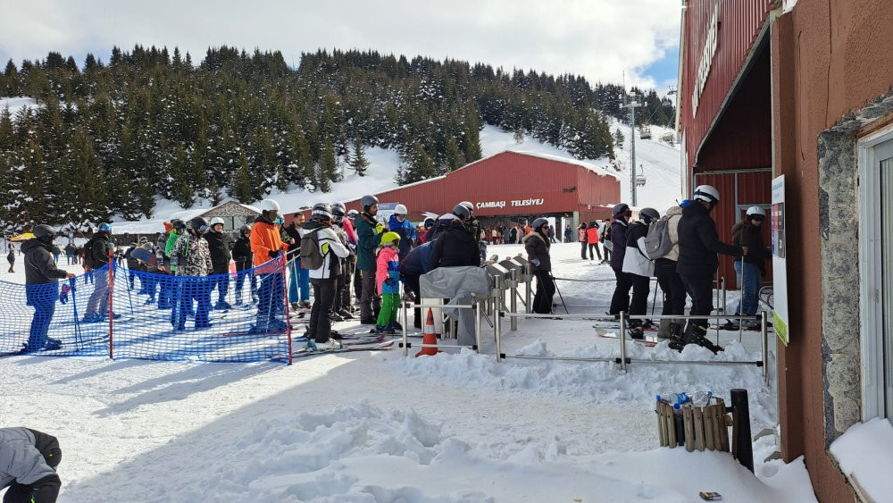 Çambaşı Kar Festivali'nde eğlence dorukta! Kar, kızak ve horon keyfi