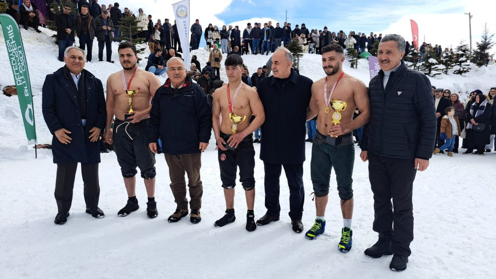 Çambaşı Kar Festivali'nde eğlence dorukta! Kar, kızak ve horon keyfi