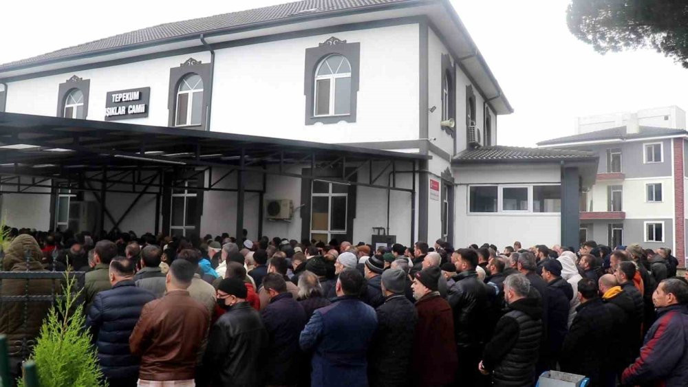 Polis memurunun vurduğu eski kayınpederi son yolculuğuna uğurlandı