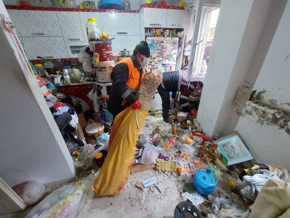 Yok böyle ev! Kamyon kamyon boşaltılar