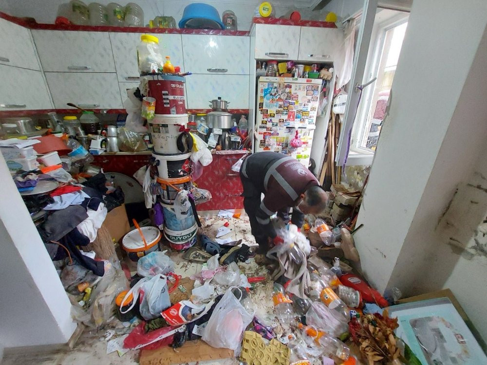 Yok böyle ev! Kamyon kamyon boşaltılar