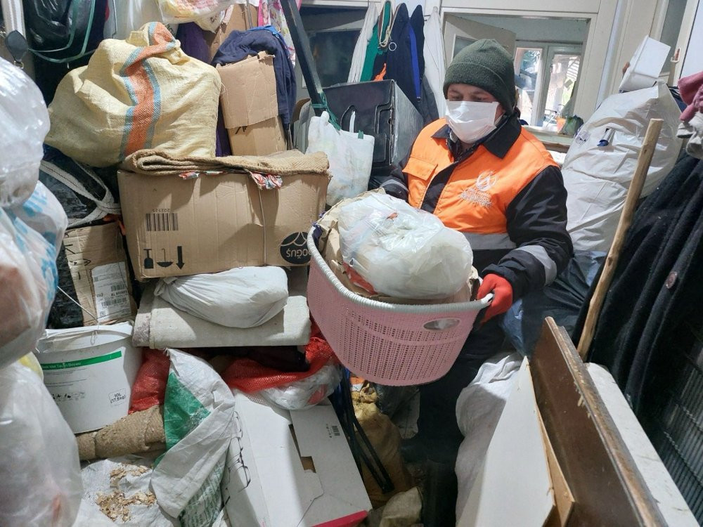 Yok böyle ev! Kamyon kamyon boşaltılar