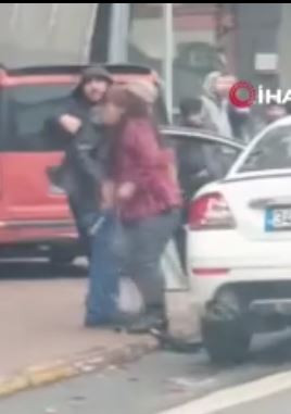 istanbulun-teksasin-da-yeni-olay-deliye-donen-kadin-cekicle-arabayi-parcaladi-yenicag-11.jpg