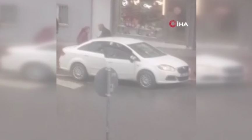 istanbulun-teksasin-da-yeni-olay-deliye-donen-kadin-cekicle-arabayi-parcaladi-yenicag-4.jpg