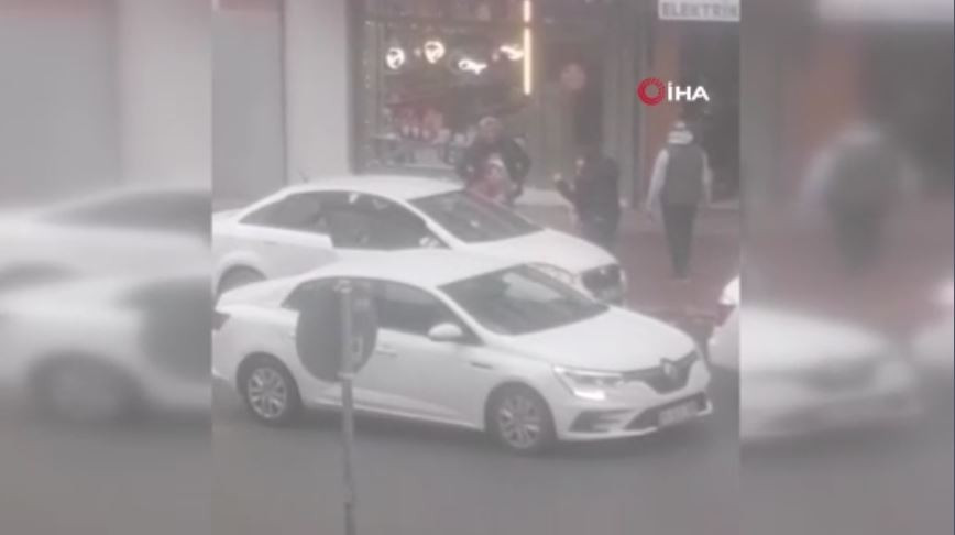 istanbulun-teksasin-da-yeni-olay-deliye-donen-kadin-cekicle-arabayi-parcaladi-yenicag-6.jpg