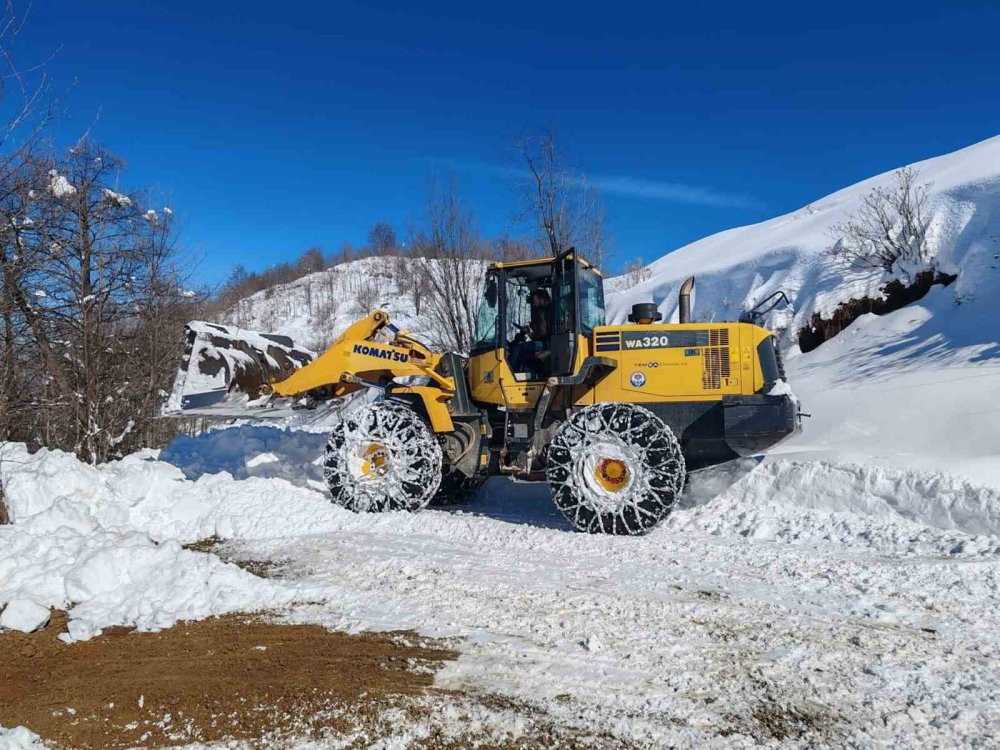 Büyükşehir Belediyesi ekipleri karla mücadeleye hazır