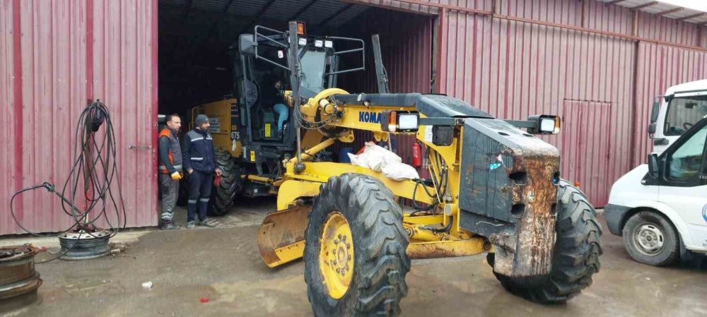 Büyükşehir Belediyesi ekipleri karla mücadeleye hazır