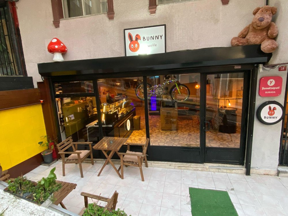 Şişli'de dükkânın duvarındaki oyuncak ayıyı çaldı