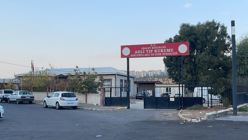 Barfiks çektiği sırada üzerine demir direk devrilen çocuk öldü