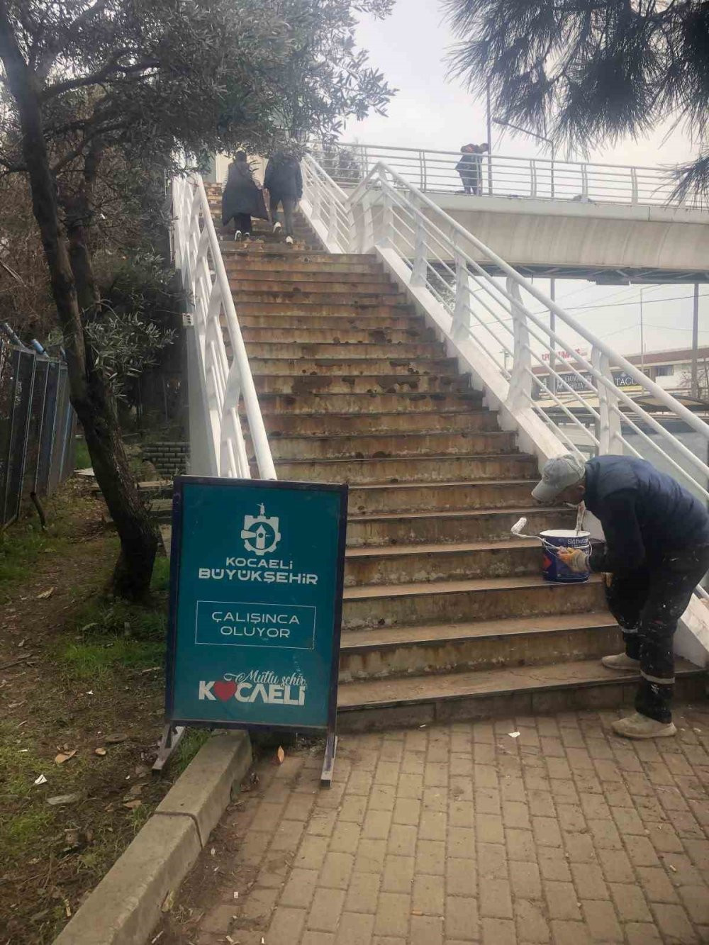 Üst geçitlerde yenileme çalışması