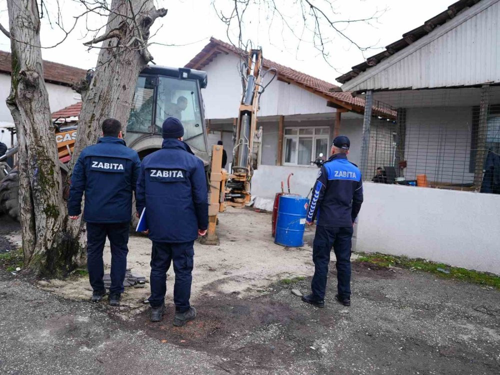 Düzce’de kimyasal dolu balonlara ve varillere el konuldu