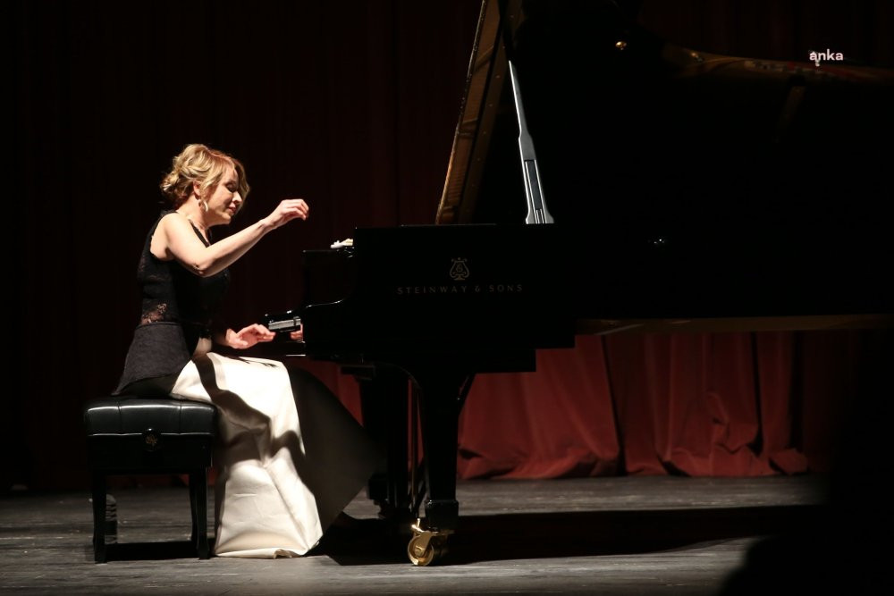 Dünyaca ünlü piyanist Rüya Taner'den Eskişehir'de unutulmaz resital