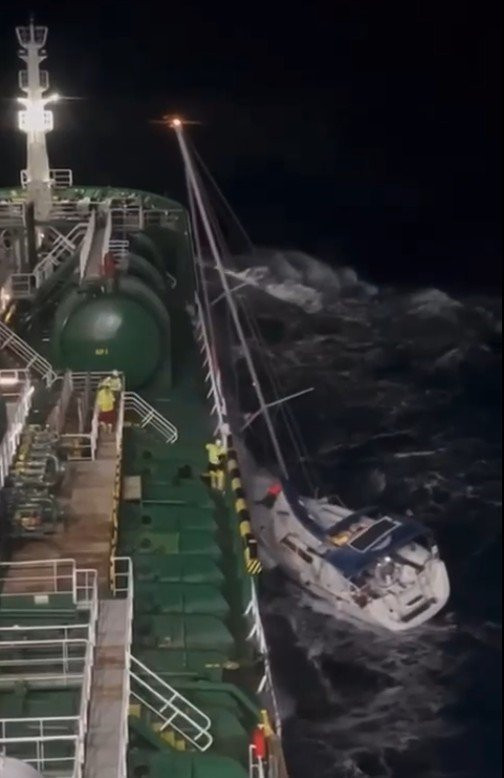 Lüks yatta can pazarı! Kahraman kaptan 2 hayat kurtardı