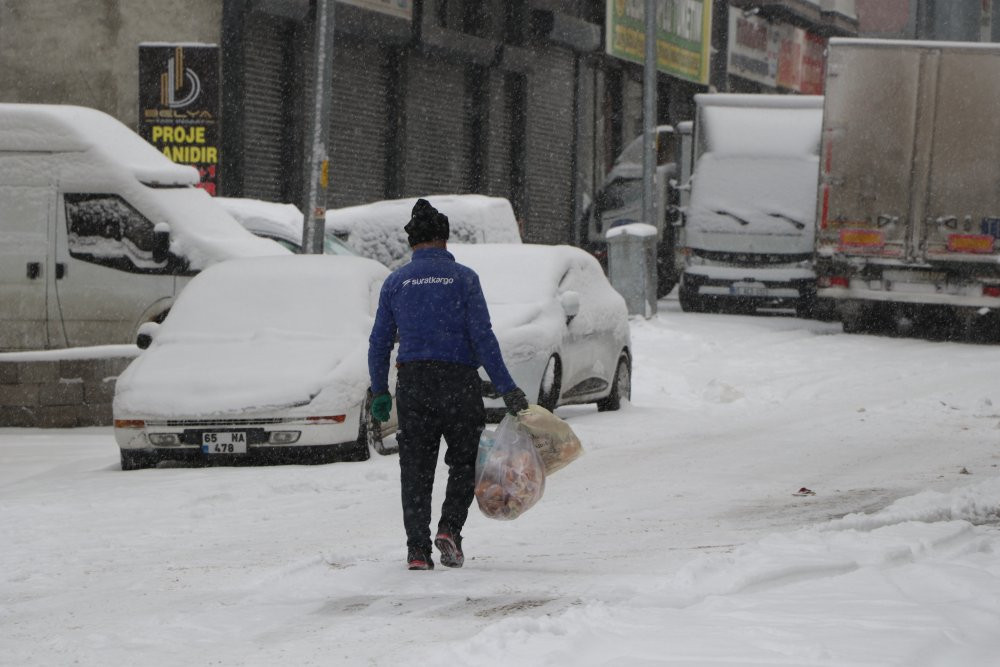 Van'da 560 yerleşim yeri ulaşıma kapandı