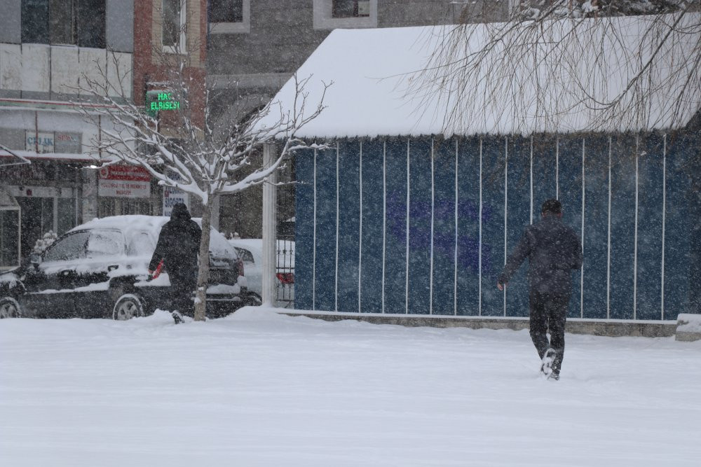 Van'da 560 yerleşim yeri ulaşıma kapandı