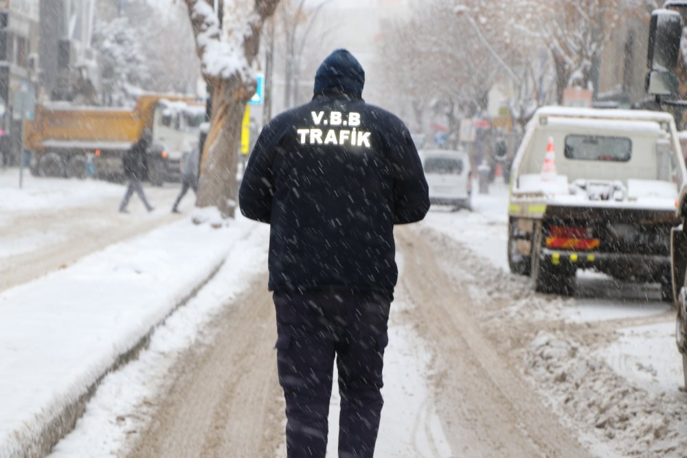 Van'da 560 yerleşim yeri ulaşıma kapandı