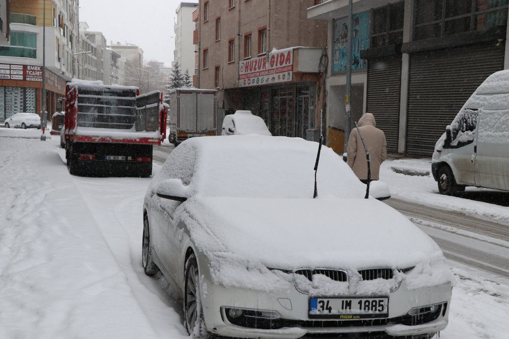 Van'da 560 yerleşim yeri ulaşıma kapandı