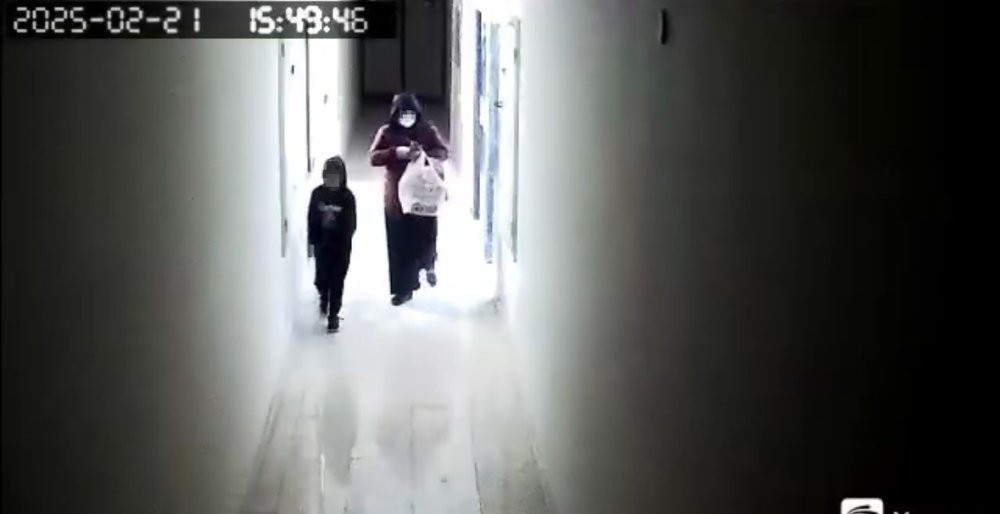 Şok eden görüntü! Çocuk ile birlikte hırsızlık yaptı