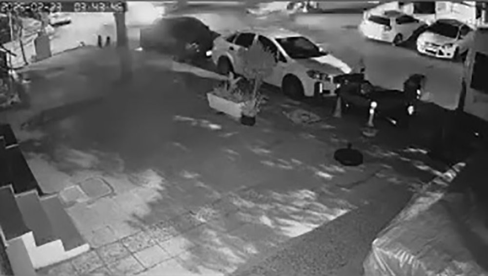 İzmir’de feci kazanın görüntüsü ortaya çıktı! Otomobil ile kamyonet böyle çarpışmış