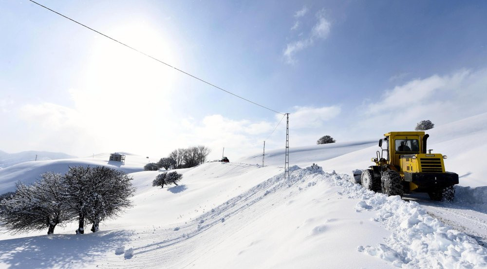 Karla mücadelede zorlu mesai